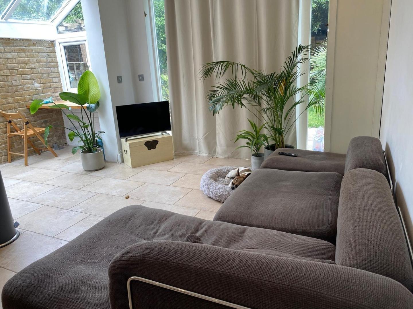 Modern, Spacious 1 Bedroom Garden Flat Sw18